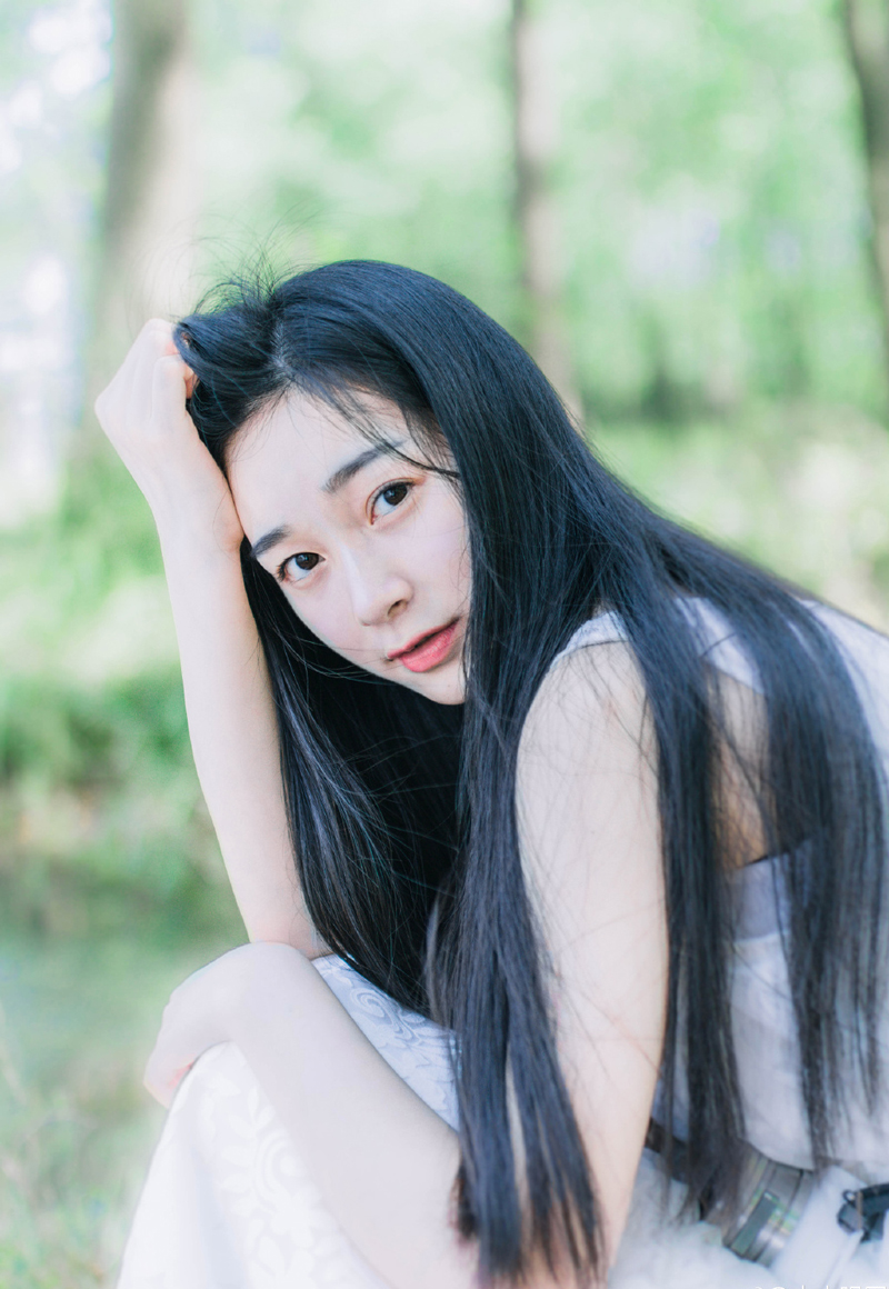 “嗯，家父最近身体不适，妾身明日想回娘家一趟。”美妇有些为难的看向刘璝，毕竟自己夫君久在军中，难得回来，自己却不能够陪伴左右，心中有些愧疚。